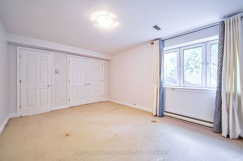 30 Bennington Heights Dr  Toronto, M4G 1A6 | Image 33