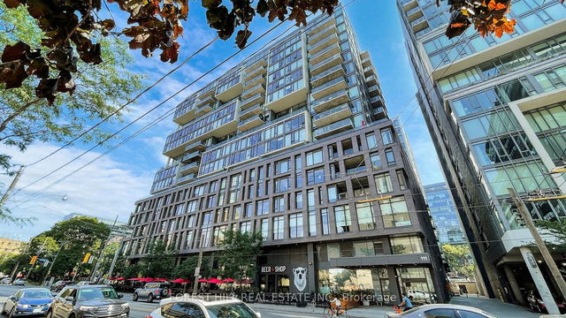 415 - 111 Bathurst Street