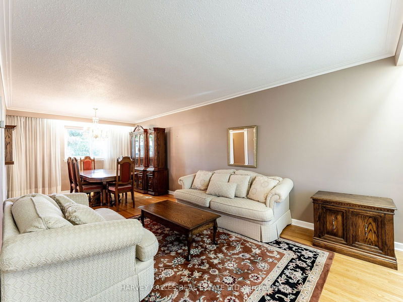 1 Baroness Cres  Toronto, M2J 3K4 | Image 6