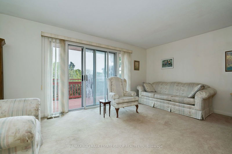 215 Sloane Ave  Toronto, M4A 2C5 | Image 3