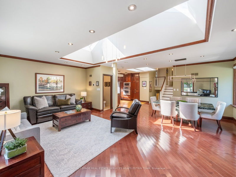 15 Heathbridge Park  Toronto, M4G 2Y6 | Image 5