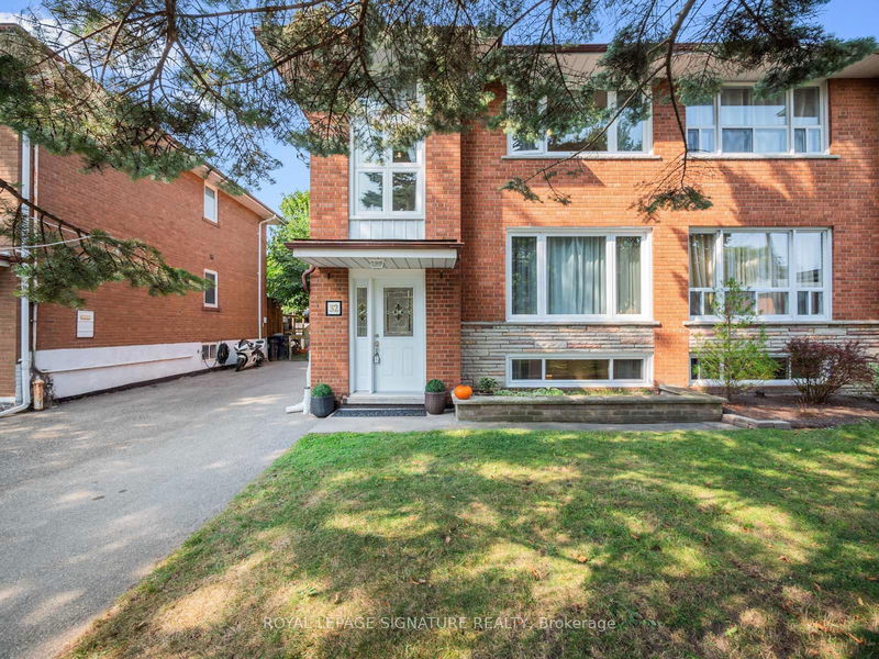 32 Daleside Cres  Toronto, M4A 2H6 | Image 1