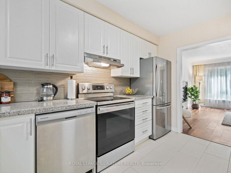 32 Daleside Cres  Toronto, M4A 2H6 | Image 11