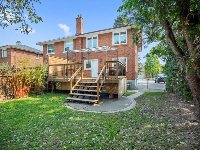 32 Daleside Cres  Toronto, M4A 2H6 | Image 33