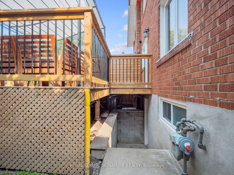 32 Daleside Cres  Toronto, M4A 2H6 | Image 39