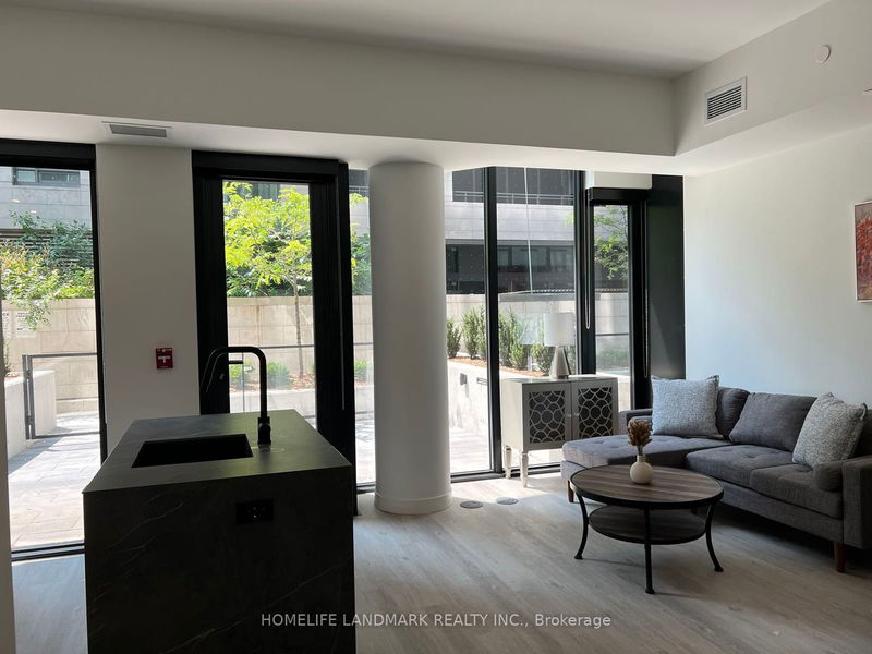 home for lease on TH03-55 Charles Street E