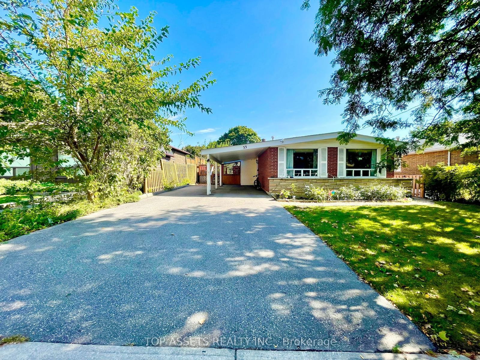 Building in 33 Hobart Drive