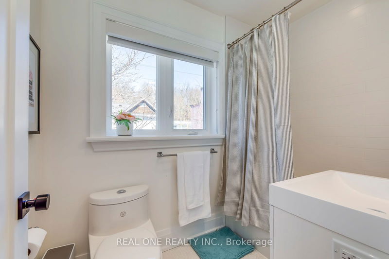 393 Summerhill Ave  Toronto, M4W 2E3 | Image 27