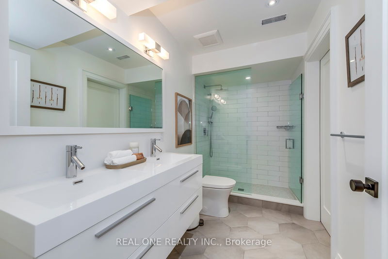 393 Summerhill Ave  Toronto, M4W 2E3 | Image 35