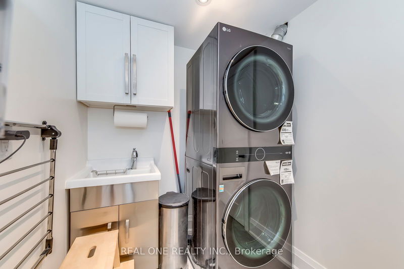 393 Summerhill Ave  Toronto, M4W 2E3 | Image 36