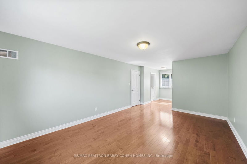 32 Barrydale Cres  Toronto, M3B 3E2 | Image 23