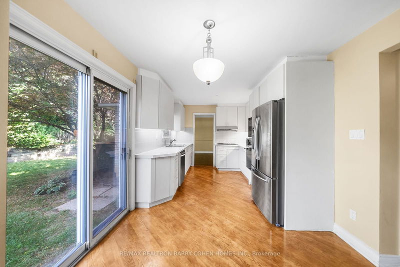 32 Barrydale Cres  Toronto, M3B 3E2 | Image 8