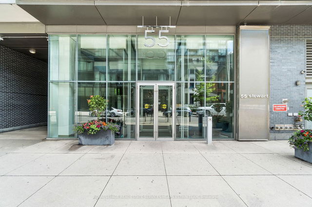 818 - 55 Stewart Street