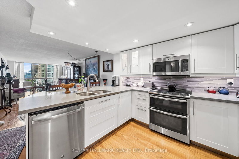  906 - 15 Maitland Pl  Toronto, M4Y 2X3 | Image 3