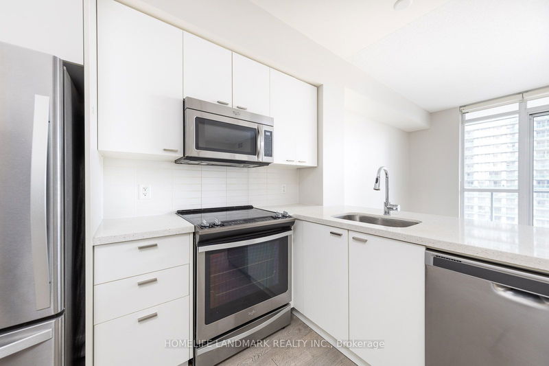  1409 - 30 Roehampton Ave S Toronto, M4P 0B9 | Image 4