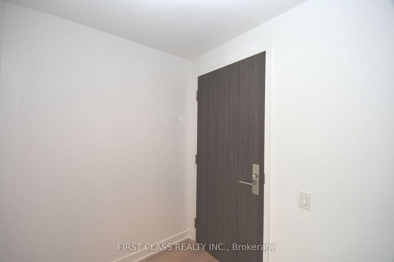  2712 - 185 Roehampton Ave  Toronto, M4P 2K5 | Image 5