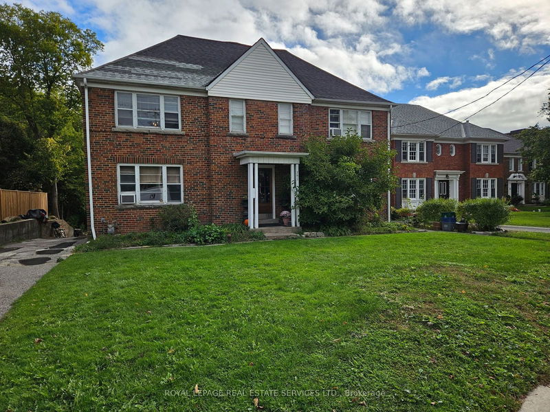 home for lease on 2 North-791 Spadina Road