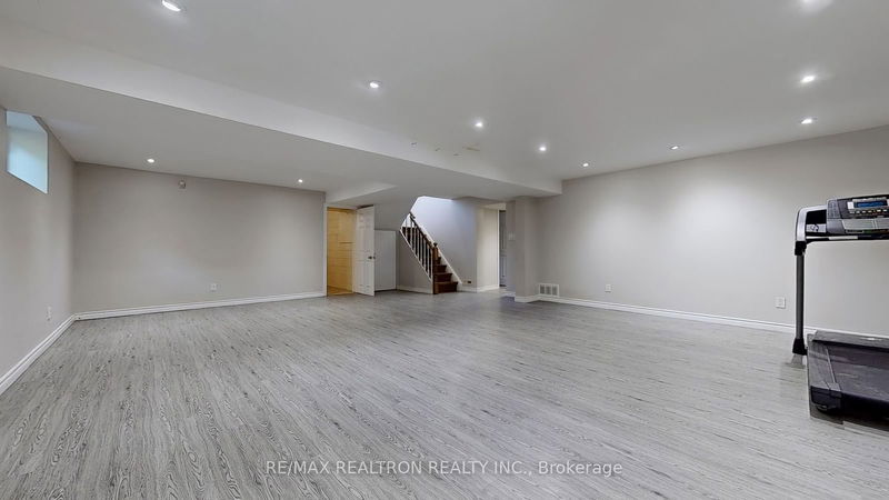 72 Mosedale Cres  Toronto, M2J 3A4 | Image 32