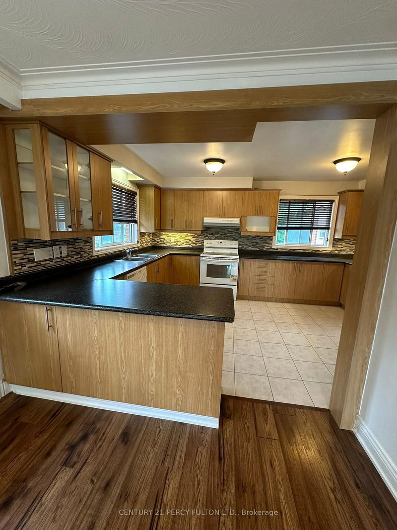 main - 257 Otonabee Ave, Toronto, M2M 2S9 | Image 3