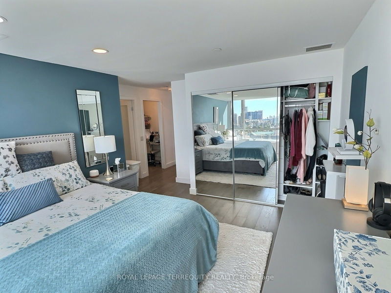  1007 - 211 Queens Quay  Toronto, M5J 2M6 | Image 19