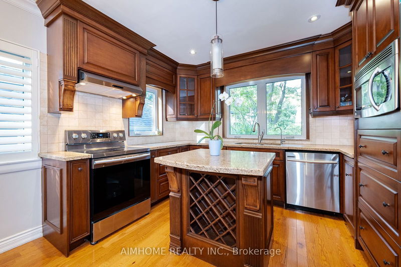 39 Addison Cres  Toronto, M3B 1K7 | Image 12