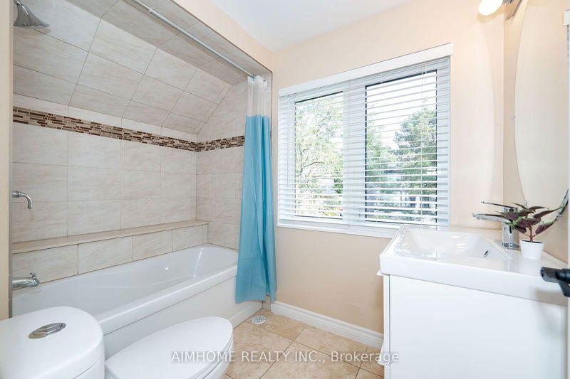 39 Addison Cres  Toronto, M3B 1K7 | Image 20