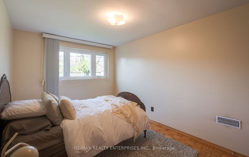 54 Pinebrook Ave  Toronto, M4A 1Z2 | Image 28