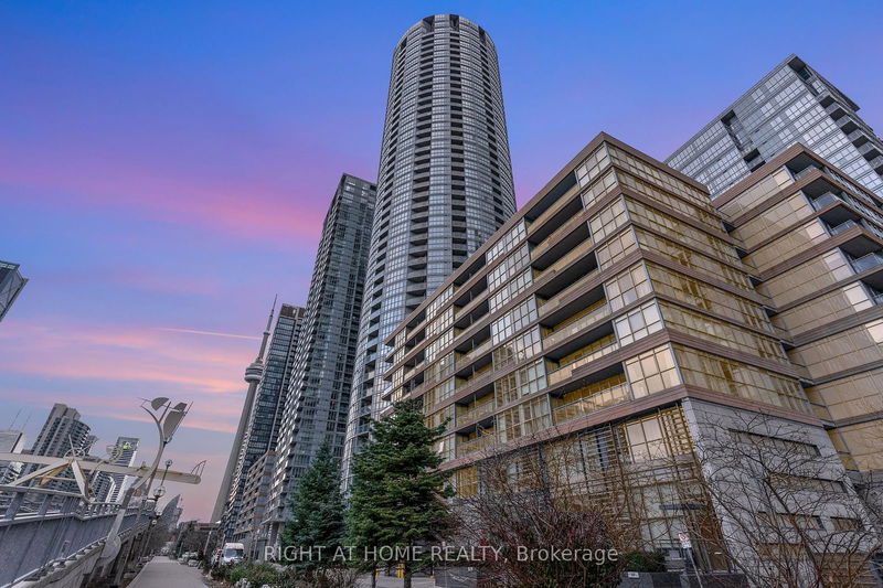 21 Iceboat Terr #3703, Toronto, Ontario (MLS C9388738)