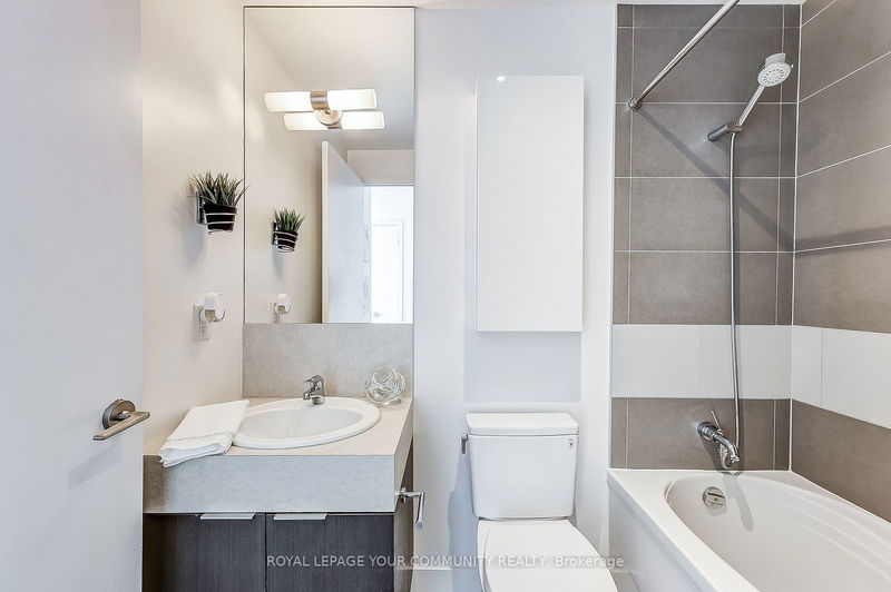  2202 - 110 Charles St E Toronto, M4Y 1T5 | Image 12