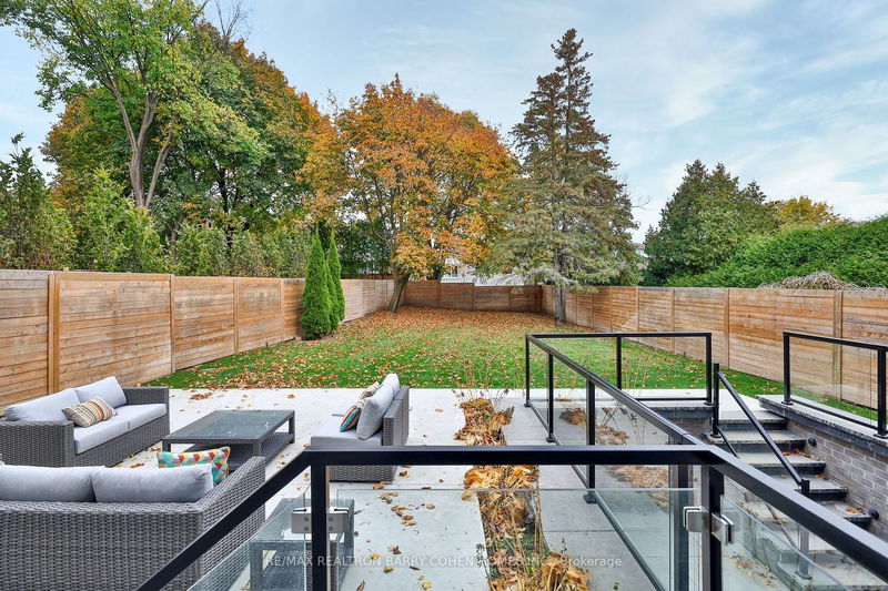 6 Stubbs Dr  Toronto, M2L 2R1 | Image 9