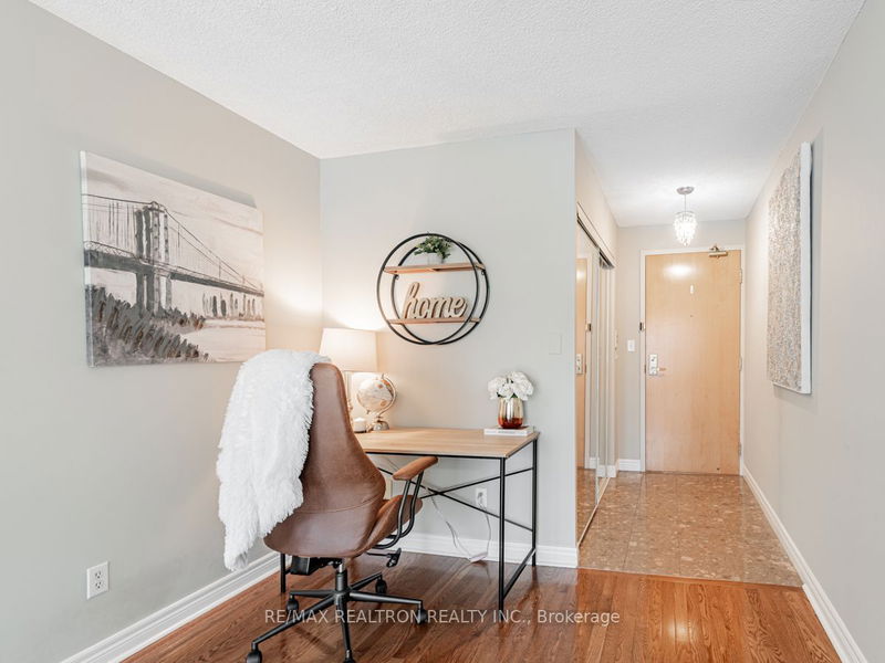  1011 - 43 Eglinton Ave E Toronto, M4P 1A2 | Image 3