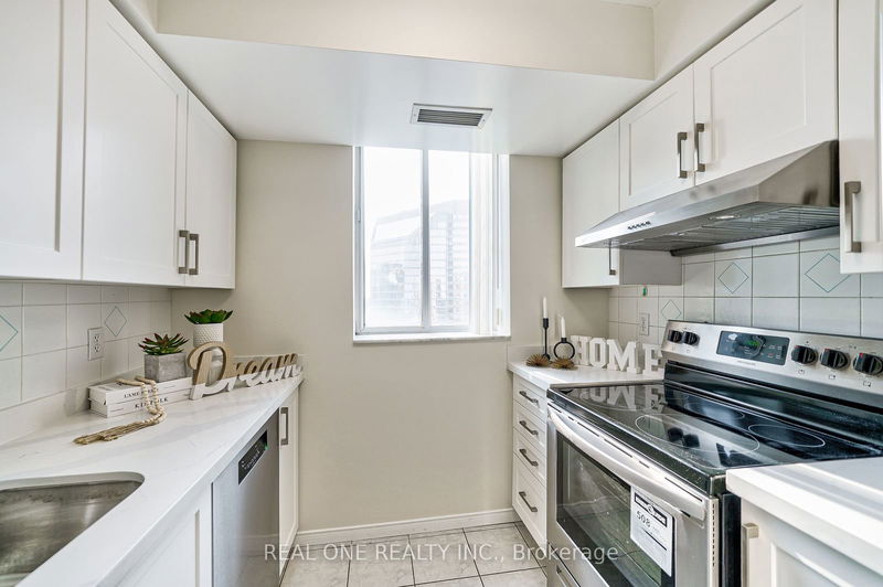  1902 - 3 Pemberton Ave  Toronto, M2M 4M1 | Image 5