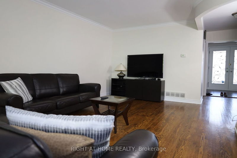 236 York Mills Rd  Toronto, M2L 1L1 | Image 13