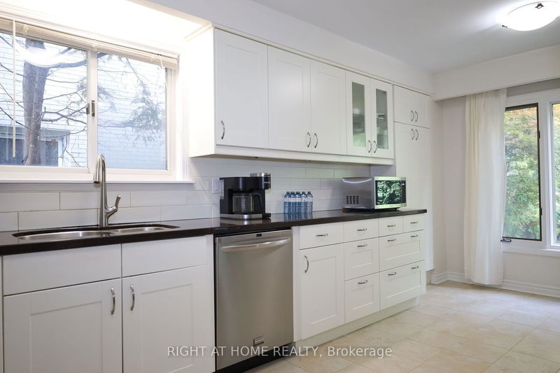 236 York Mills Rd  Toronto, M2L 1L1 | Image 5