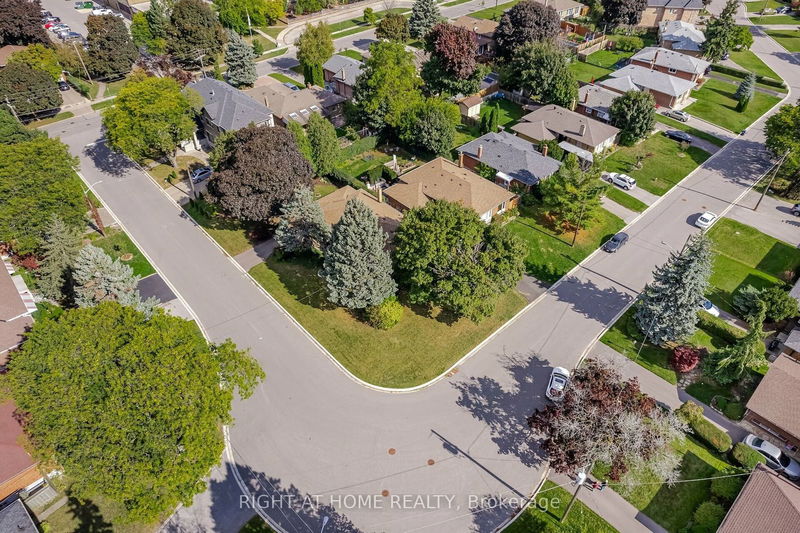 22 Coral Cove Cres  Toronto, M3A 1G8 | Image 3