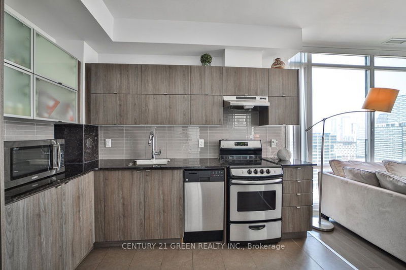  2404 - 170 Fort York Blvd  Toronto, M5V 0E6 | Image 10