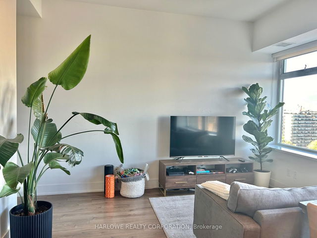 1022 - 111 St. Clair Avenue