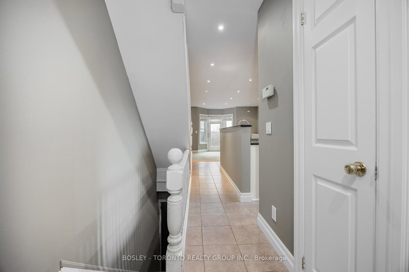 Upper - 253 Bedford Rd, Toronto, M5R 2L3 | Image 2