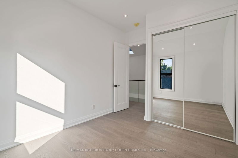 44 Donegall Dr  Toronto, M4G 3G5 | Image 27