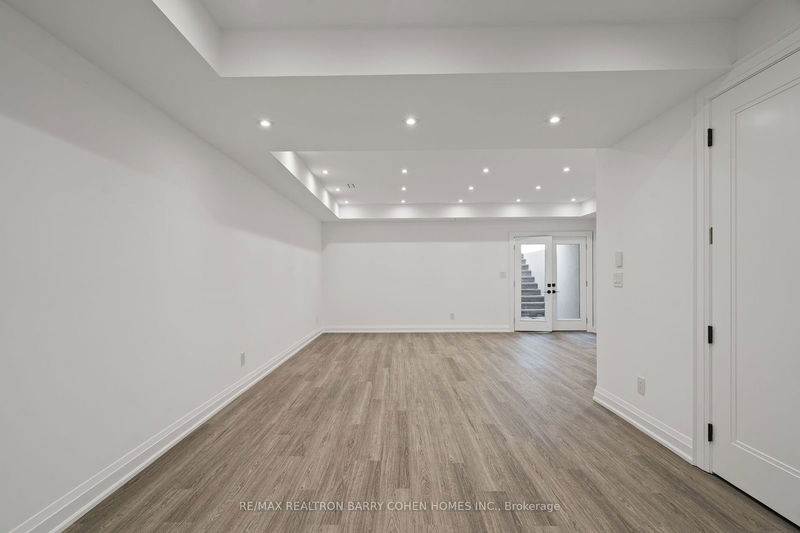 44 Donegall Dr  Toronto, M4G 3G5 | Image 33