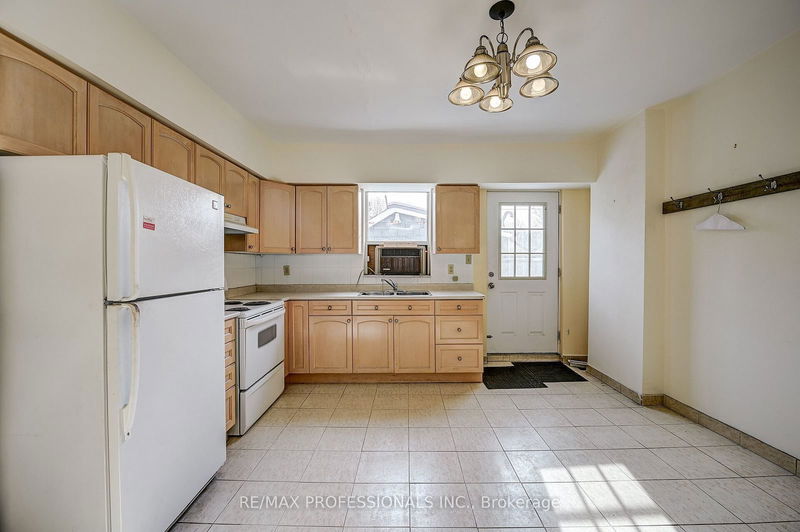 home for lease on Upper-383 Dundas Street E