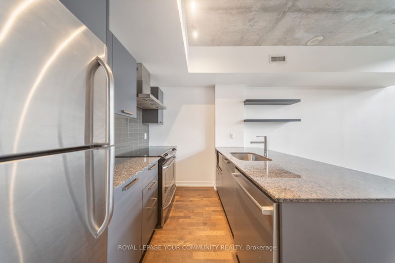  722 - 95 Bathurst St  Toronto, M5V 0H7 | Image 10