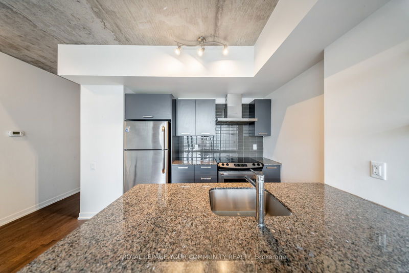  722 - 95 Bathurst St  Toronto, M5V 0H7 | Image 13