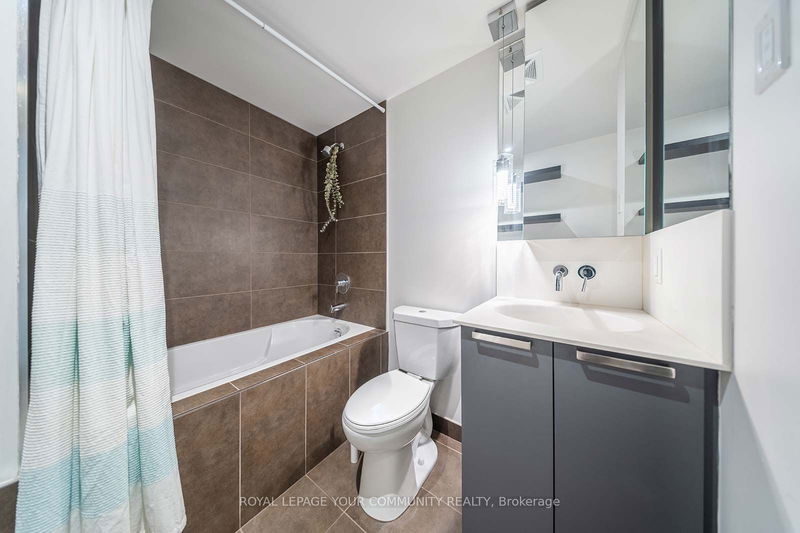  722 - 95 Bathurst St  Toronto, M5V 0H7 | Image 35