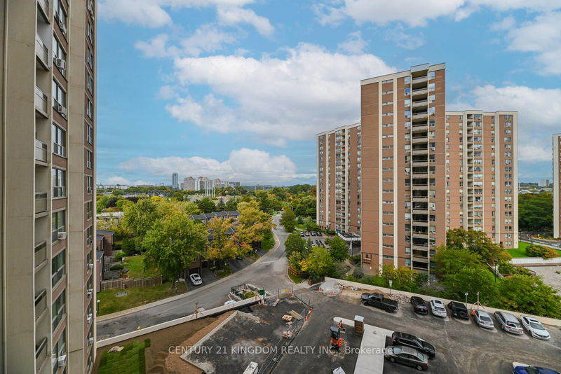  811 - 15 Vicora Link Way  Toronto, M3C 1A9 | Image 31