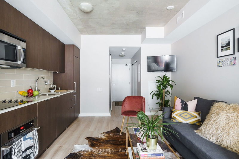  212 - 5 Hanna Ave  Toronto, M6K 0B3 | Image 2