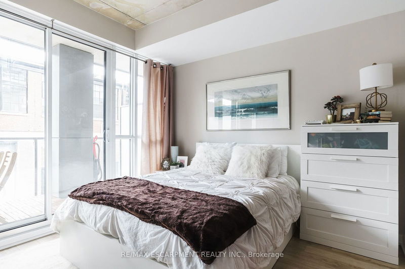  212 - 5 Hanna Ave  Toronto, M6K 0B3 | Image 4