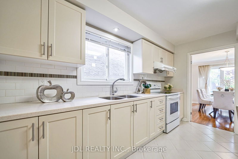 131 Old Sheppard Ave  Toronto, M2J 3M1 | Image 16