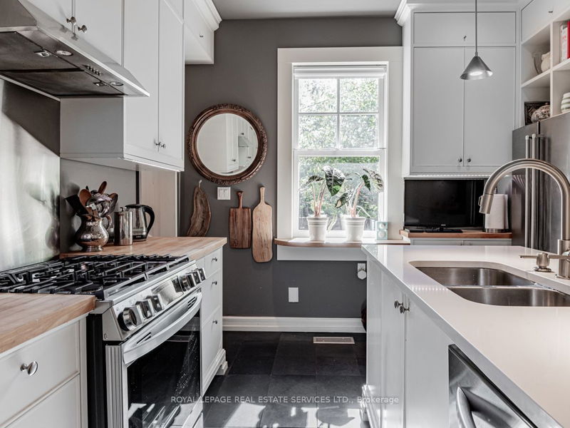 20 Howland Ave  Toronto, M5R 3B3 | Image 13