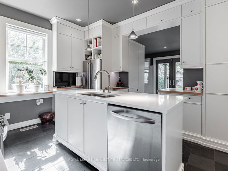 20 Howland Ave  Toronto, M5R 3B3 | Image 14